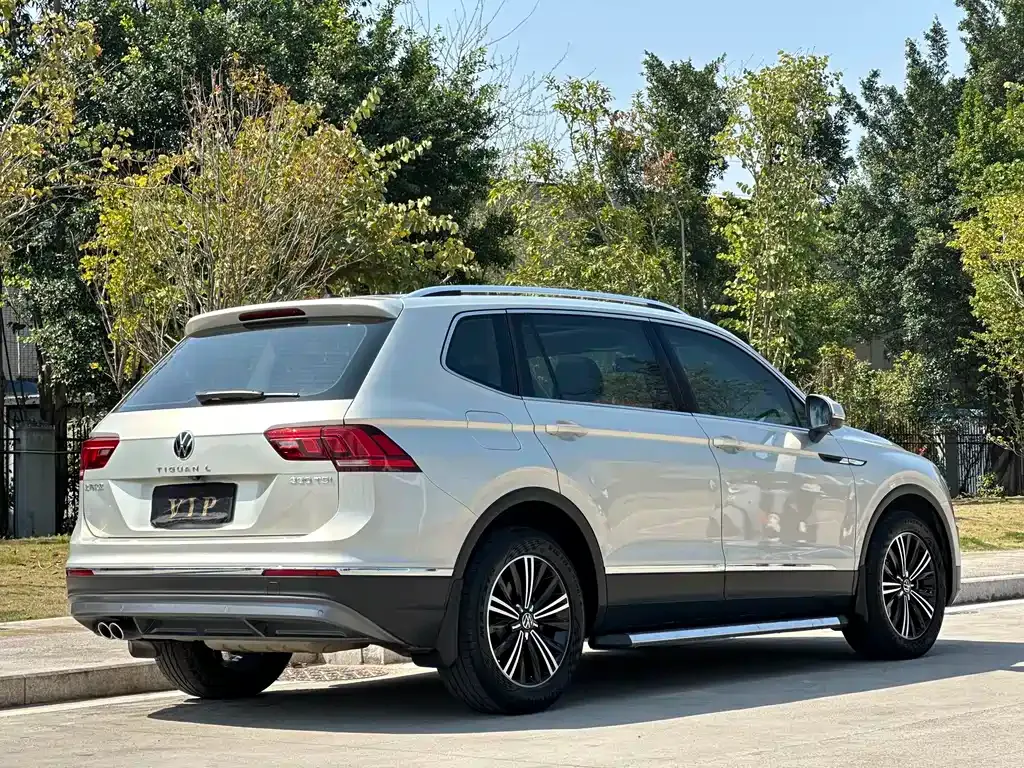 Volkswagen Tiguan L — фото 10