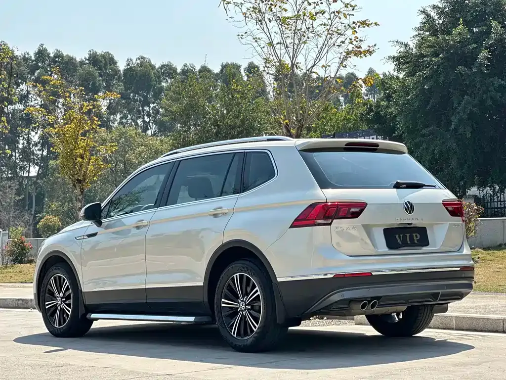 Volkswagen Tiguan L — фото 9