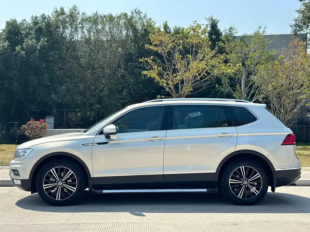 Volkswagen Tiguan L — фото 7