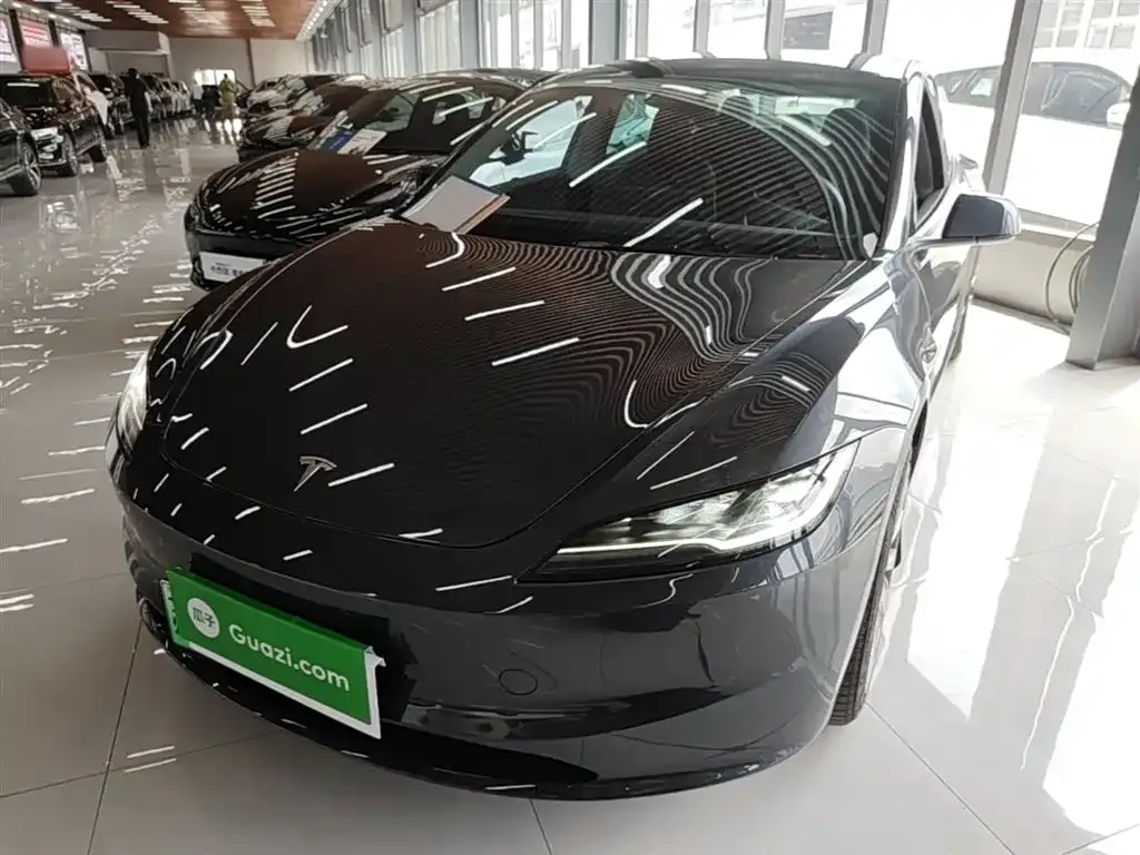 Tesla Model 3 — фото 10