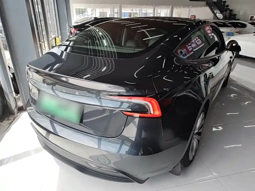 Tesla Model 3 — фото 6