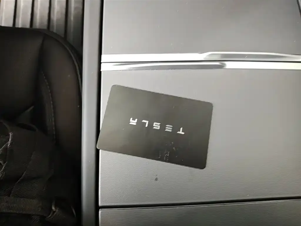 Tesla Model 3 — фото 2