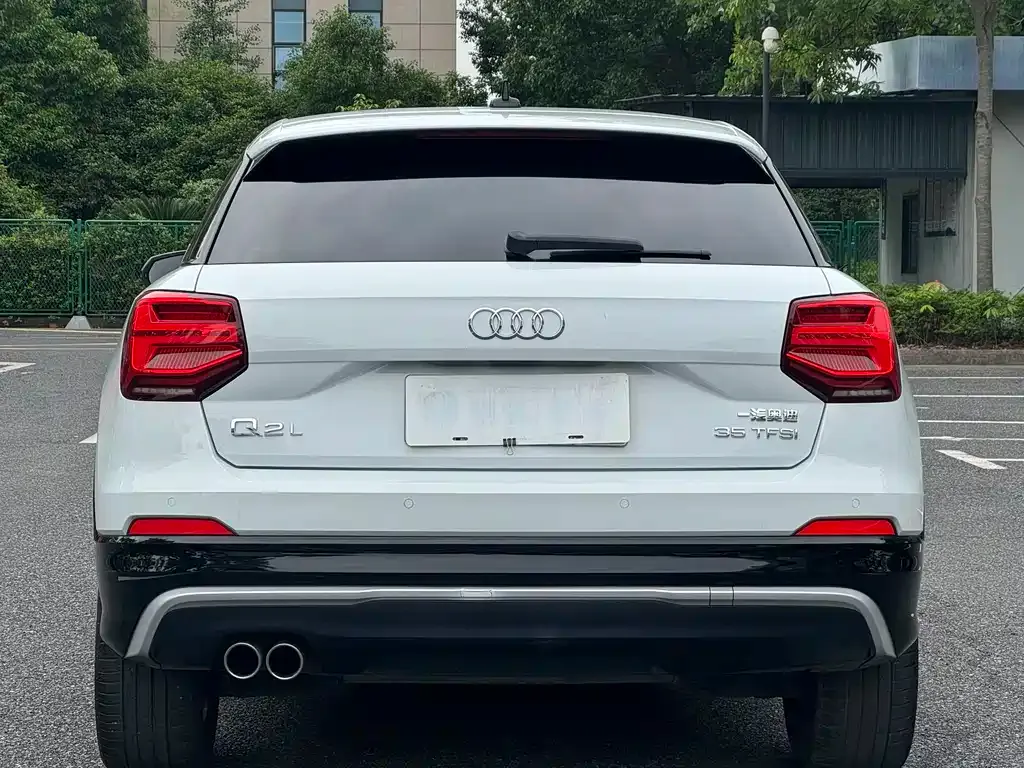 Audi Q2L — фото 4