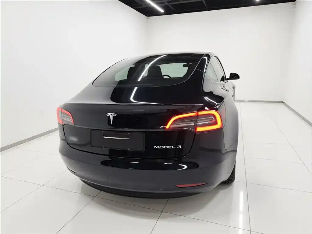 Tesla Model 3 — фото 6