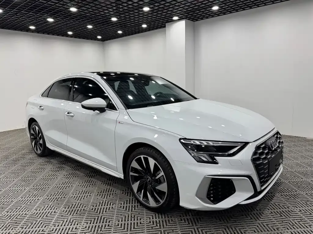 Audi A3 2023 из CN, фото 1