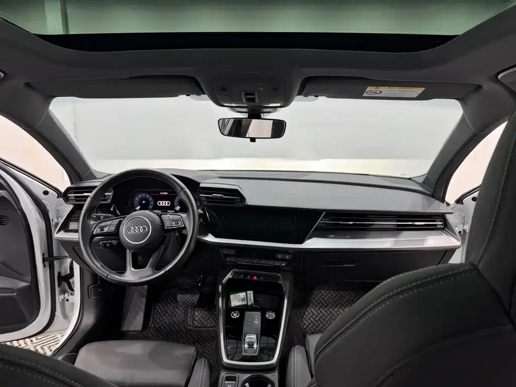 Audi A3 2023 из CN, фото 2