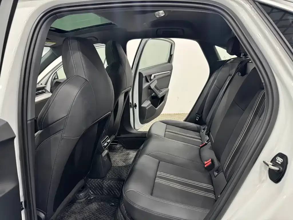 Audi A3 2023 из CN, фото 3