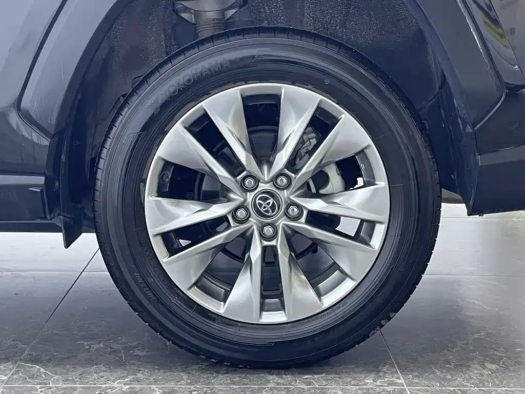 Toyota Wildlander — фото 10