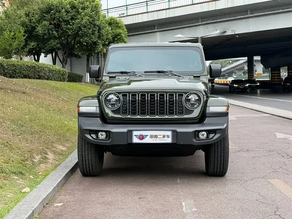 Jeep Wrangler 2024 из CN, фото 4
