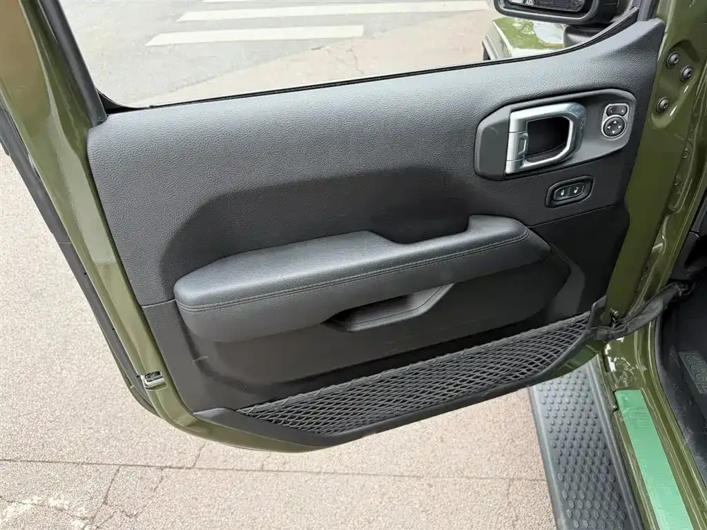 Jeep Wrangler 2024 из CN, фото 2