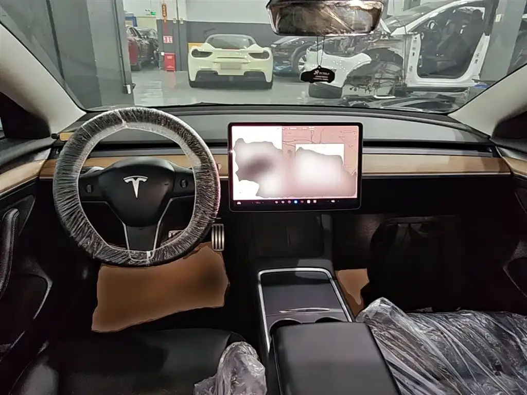 Tesla Model 3 — фото 5