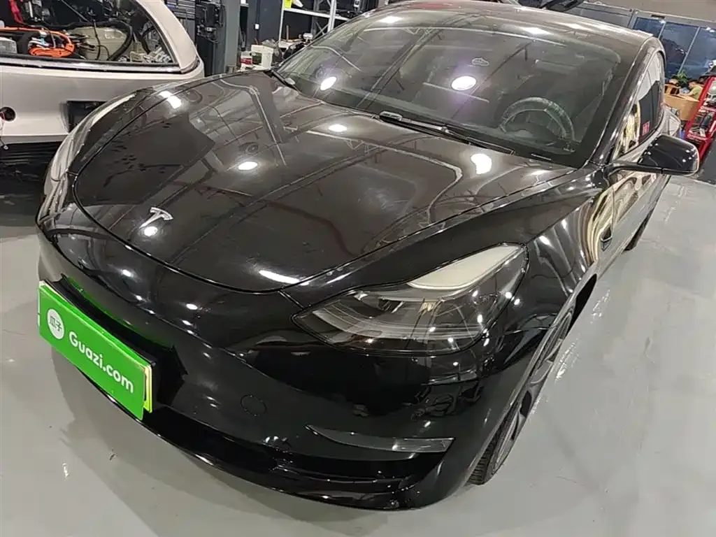 Tesla Model 3 — фото 9