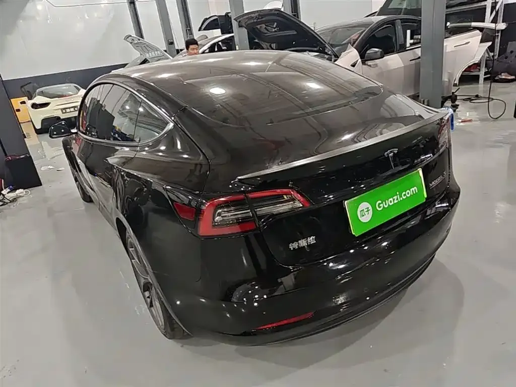 Tesla Model 3 — фото 10