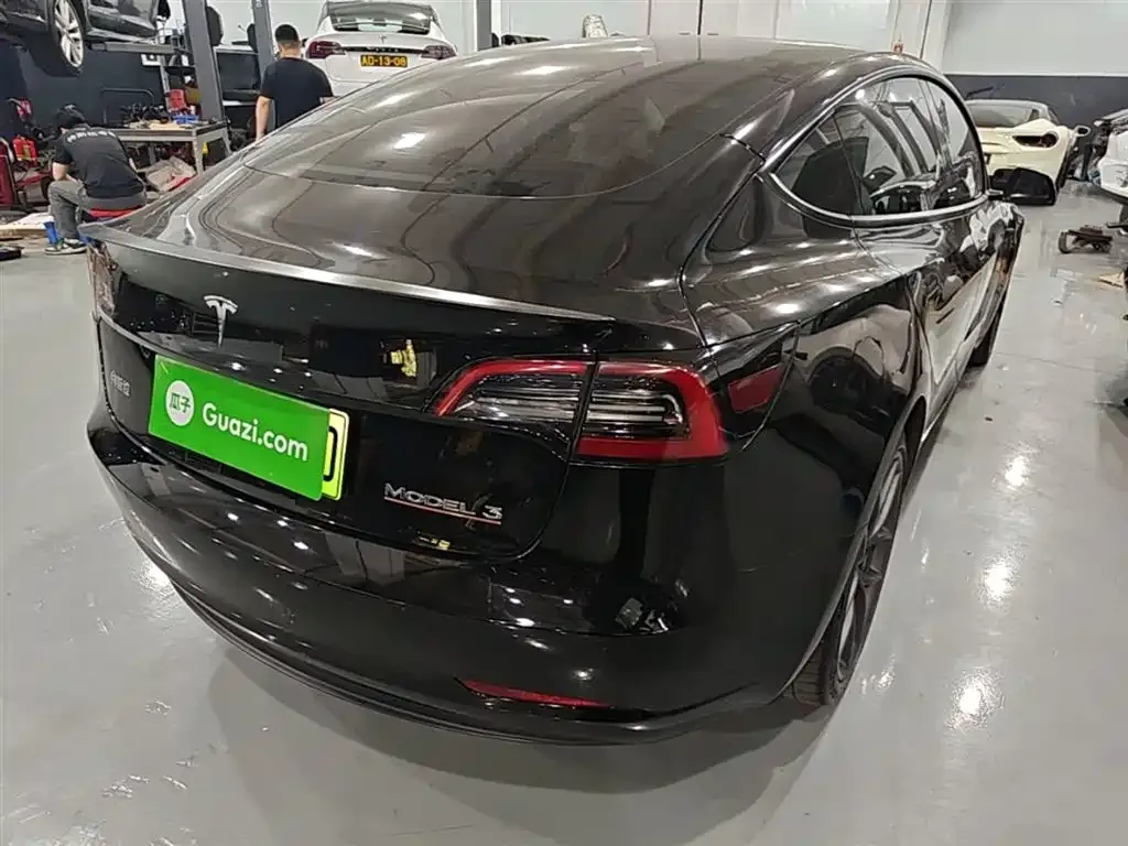 Tesla Model 3 — фото 4
