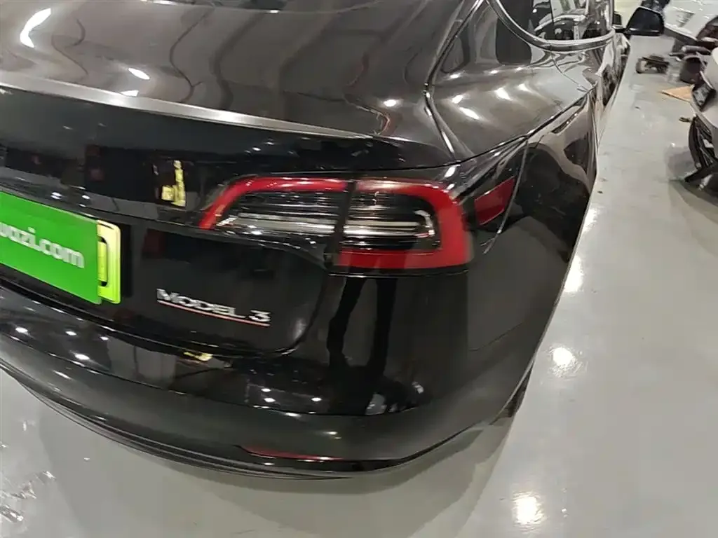 Tesla Model 3 — фото 3