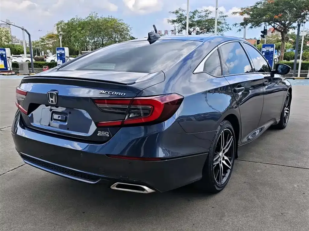 Honda Accord — фото 9
