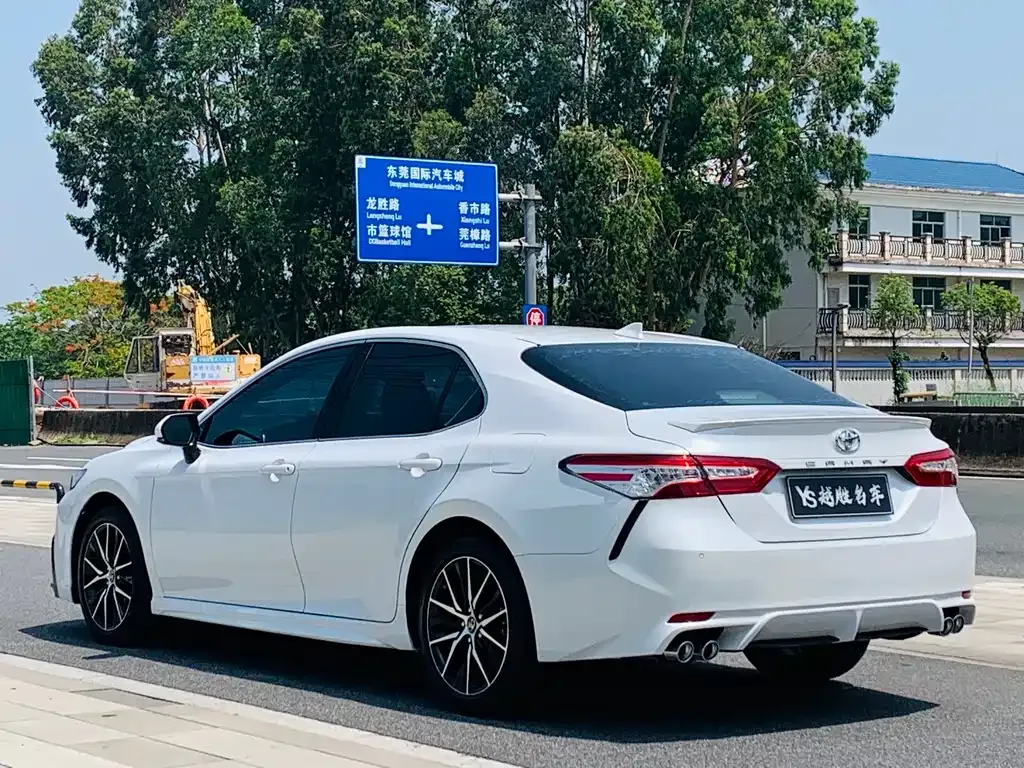 Toyota Camry — фото 10