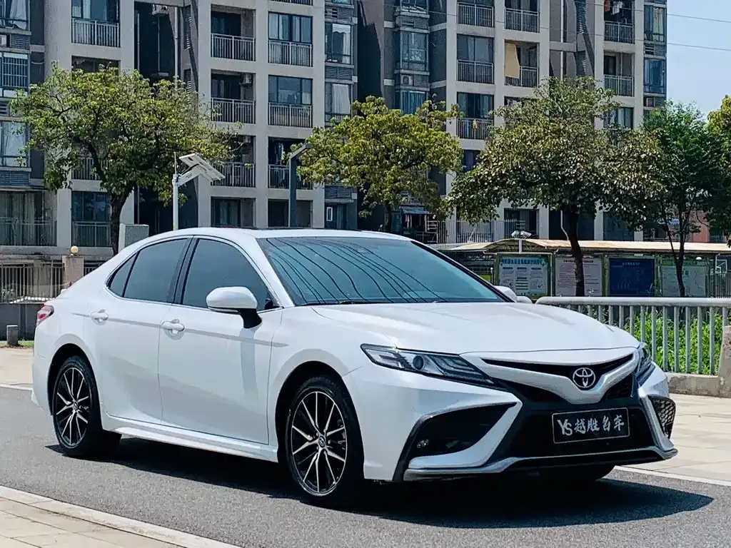 Toyota Camry — фото 9