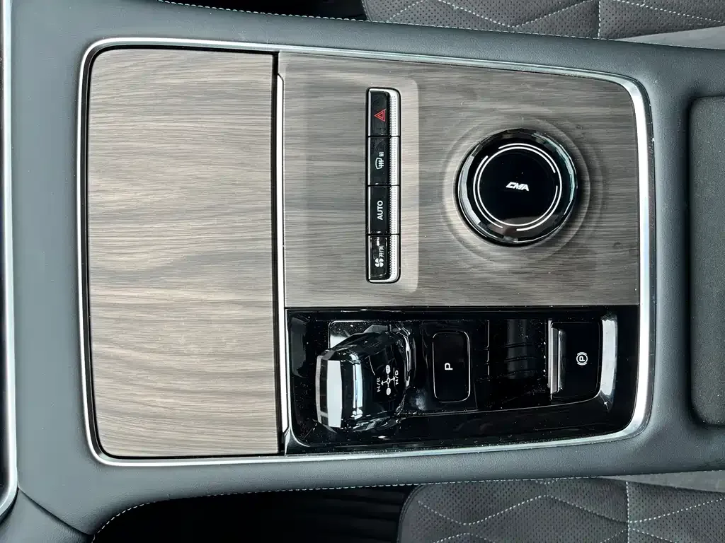 Geely Xingyue L — фото 6