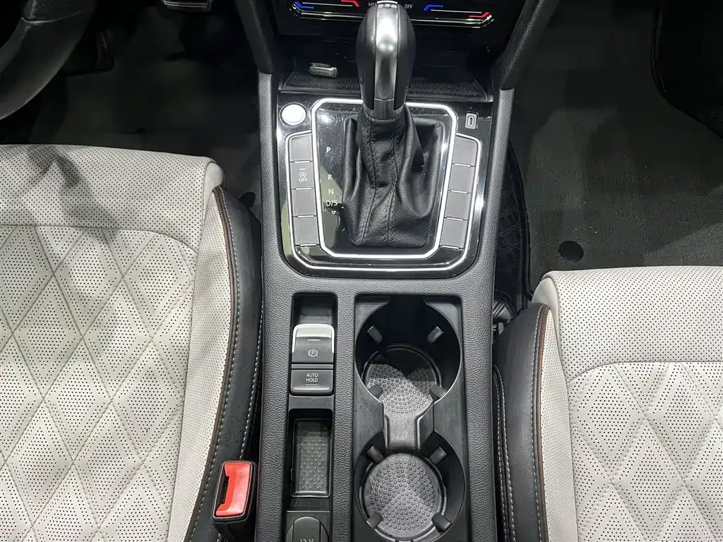 Volkswagen Magotan 2023 из CN, фото 9