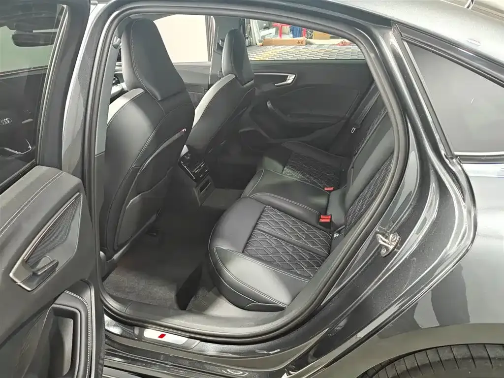 Audi A5L — фото 10