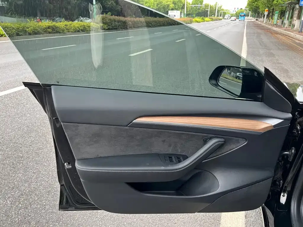Tesla Model 3 — фото 5