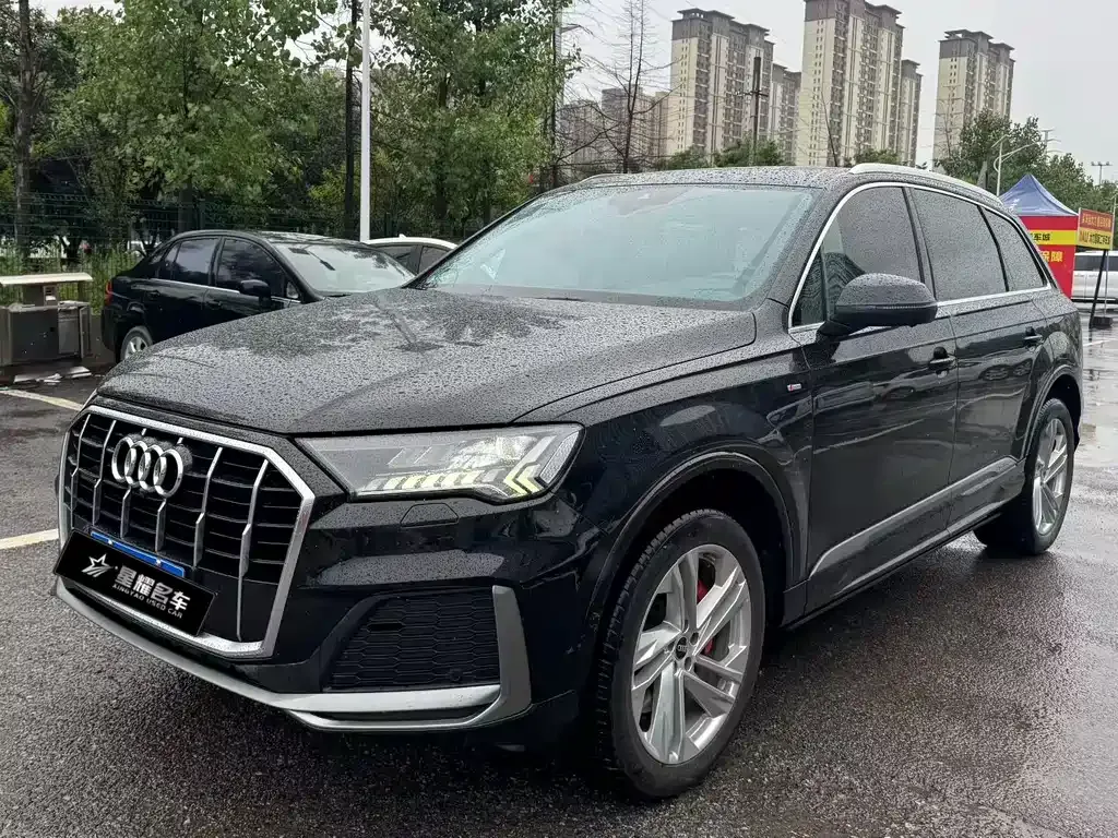 Audi Q7 — фото 1