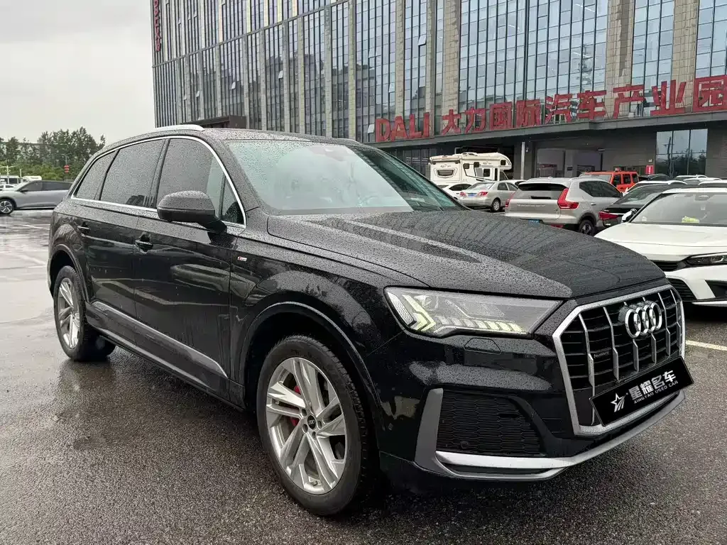 Audi Q7 — фото 8