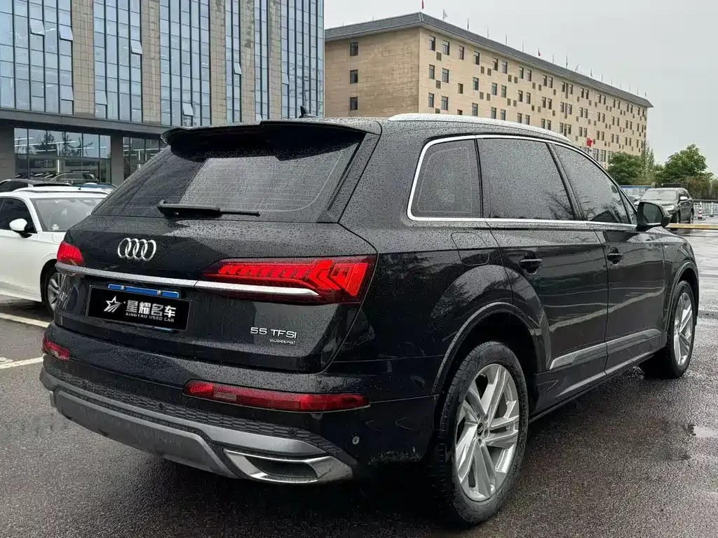 Audi Q7 — фото 7
