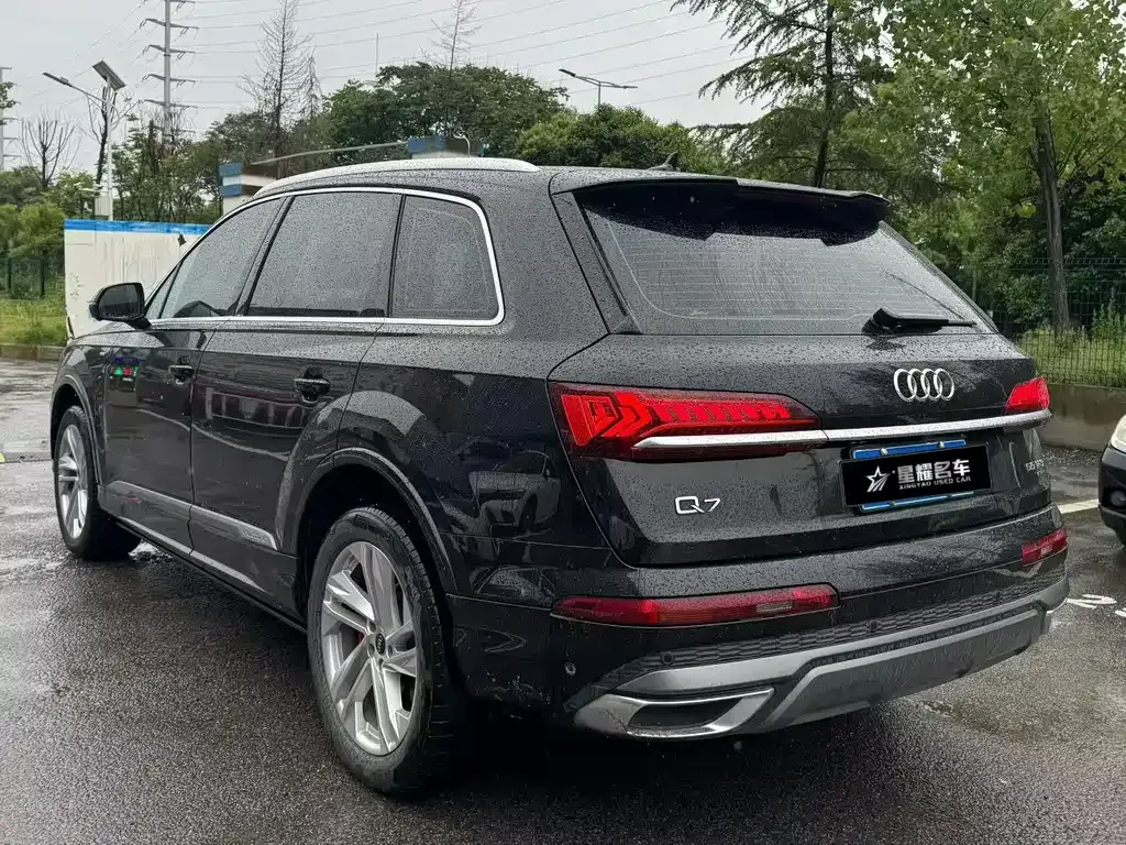 Audi Q7 — фото 9