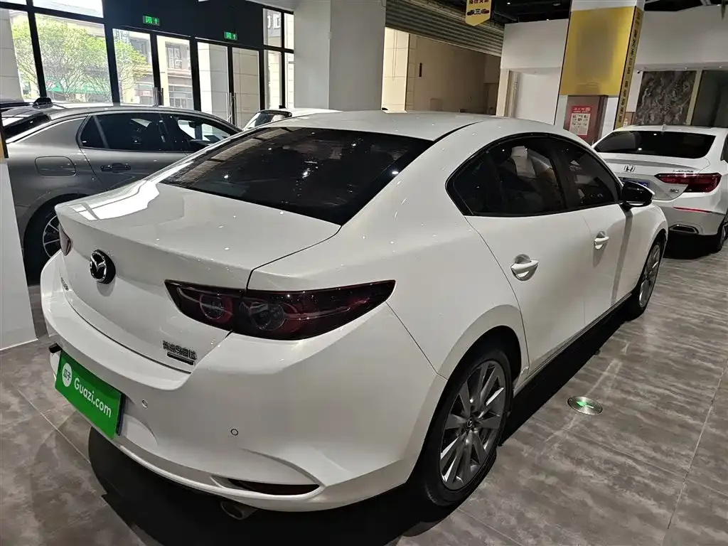 Mazda 3 Axela — фото 4