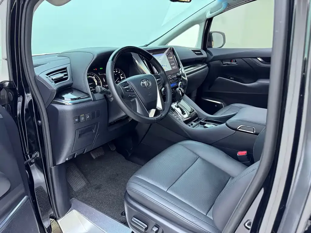 Toyota Vellfire — фото 10