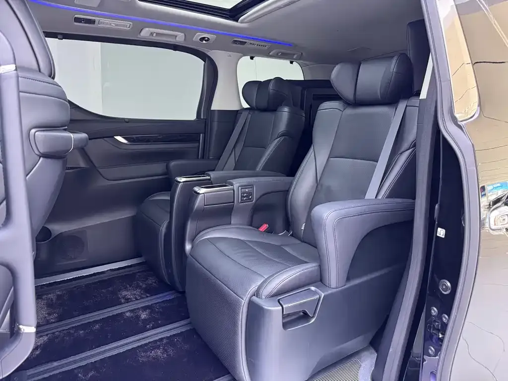 Toyota Vellfire — фото 6