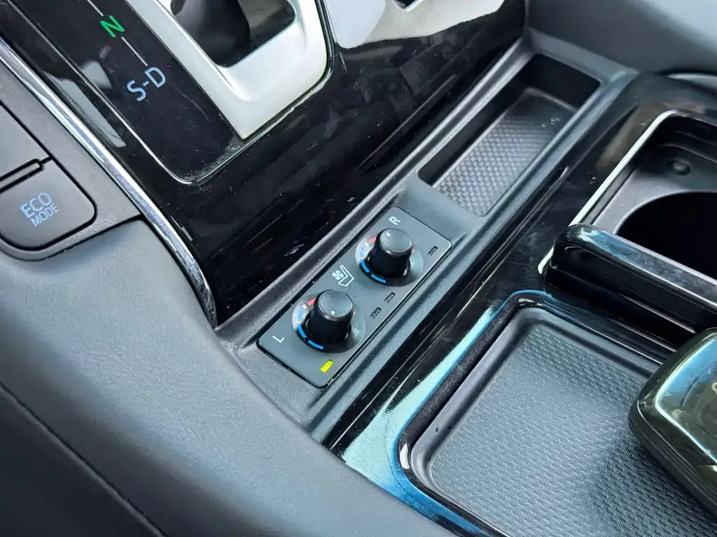 Toyota Vellfire — фото 9