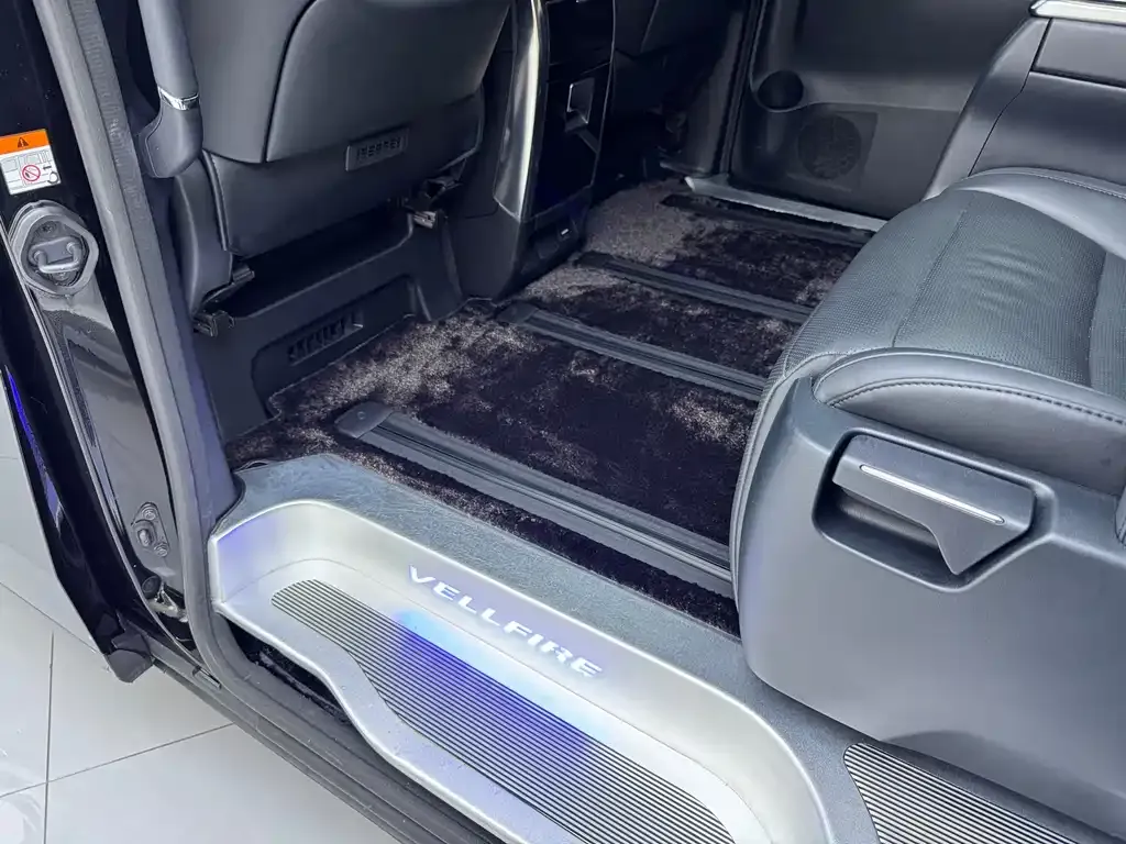 Toyota Vellfire — фото 3