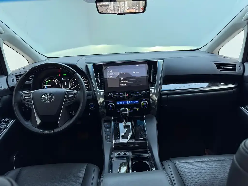 Toyota Vellfire — фото 2