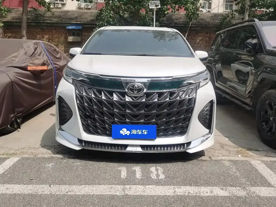 Toyota Granvia — фото 10