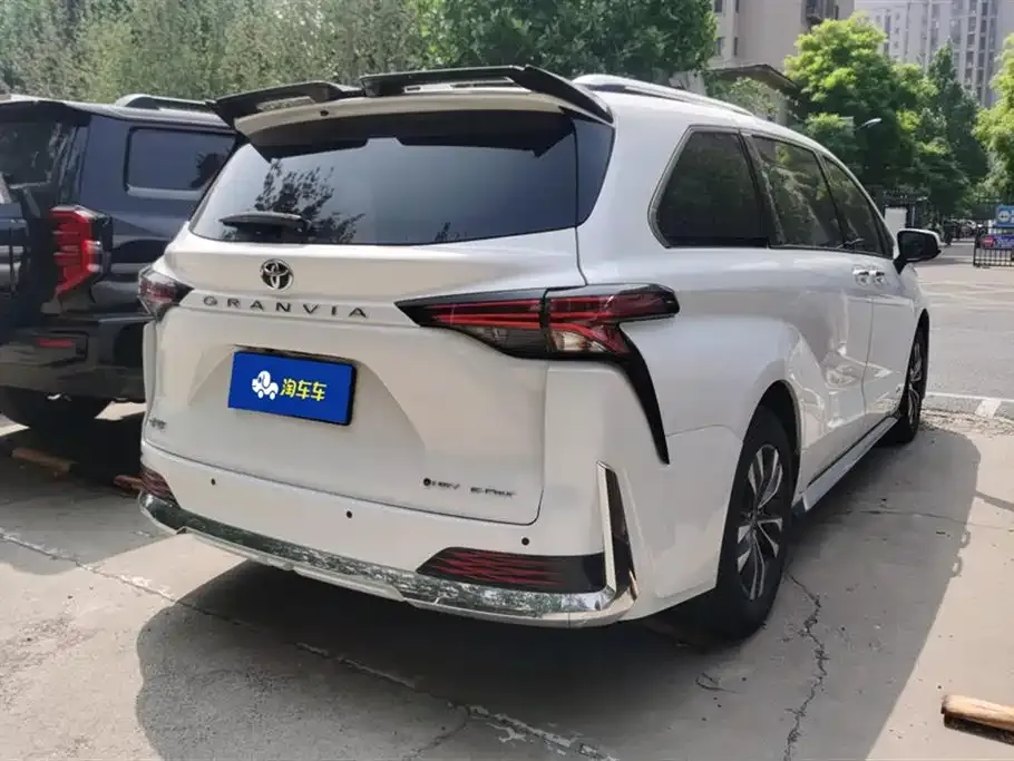 Toyota Granvia — фото 9