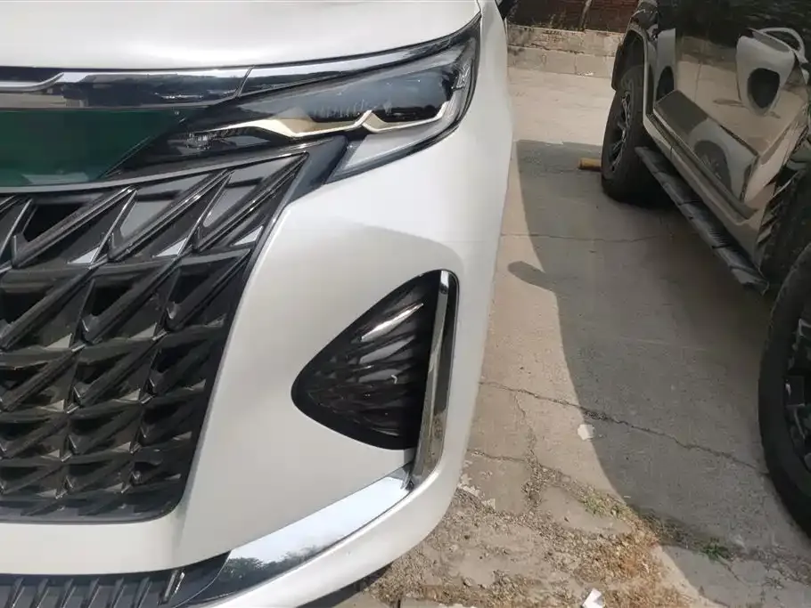 Toyota Granvia — фото 8