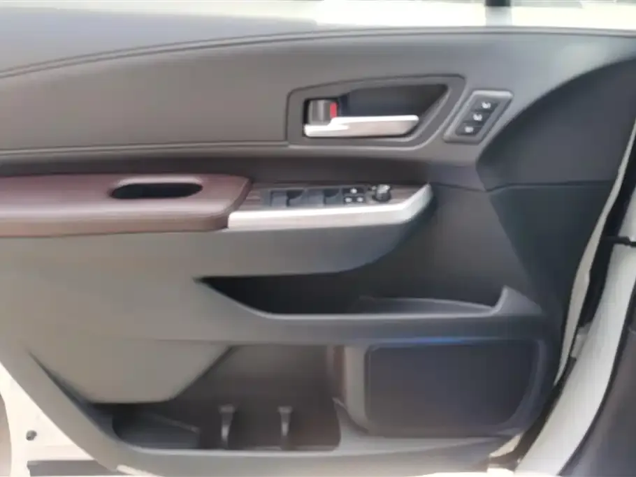 Toyota Granvia — фото 3