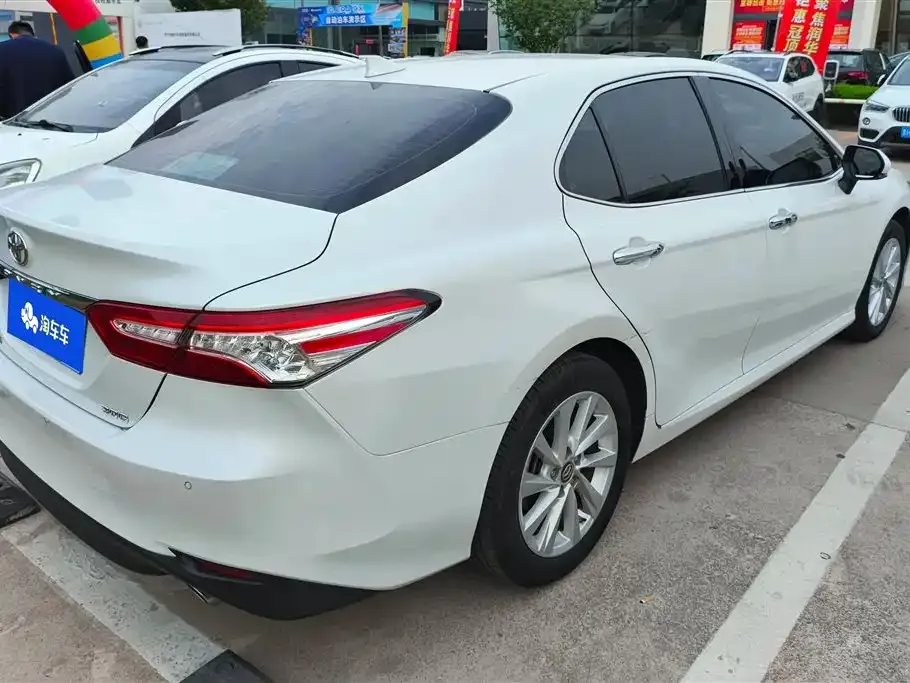 Toyota Camry — фото 7