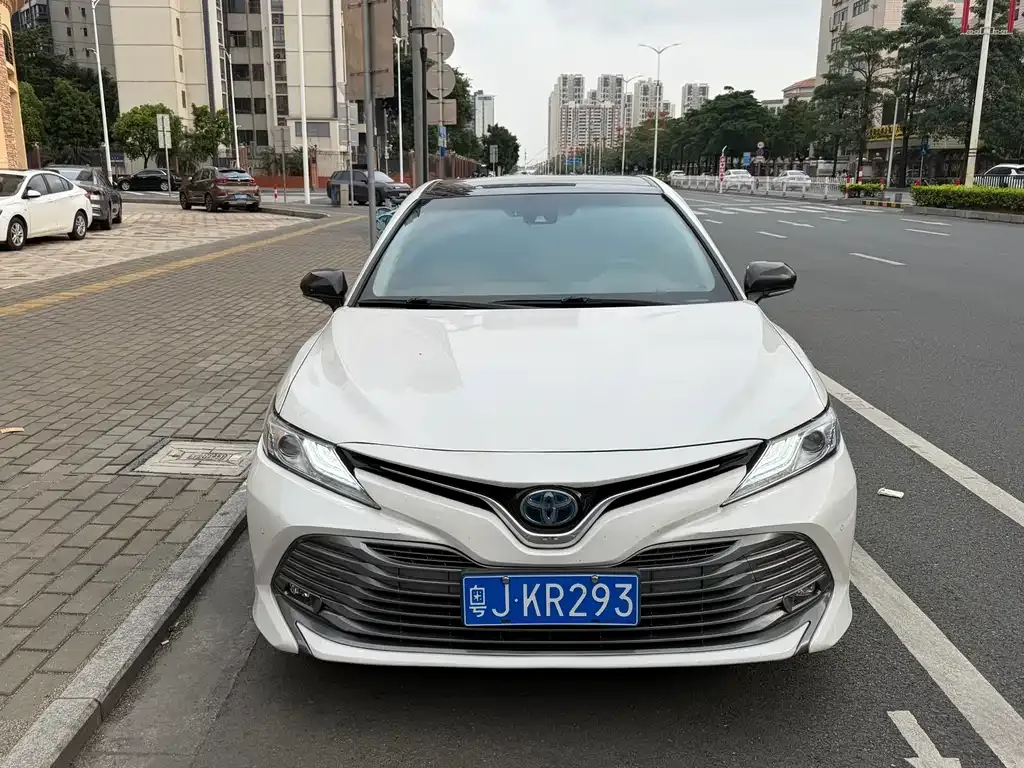 Toyota Camry — фото 6