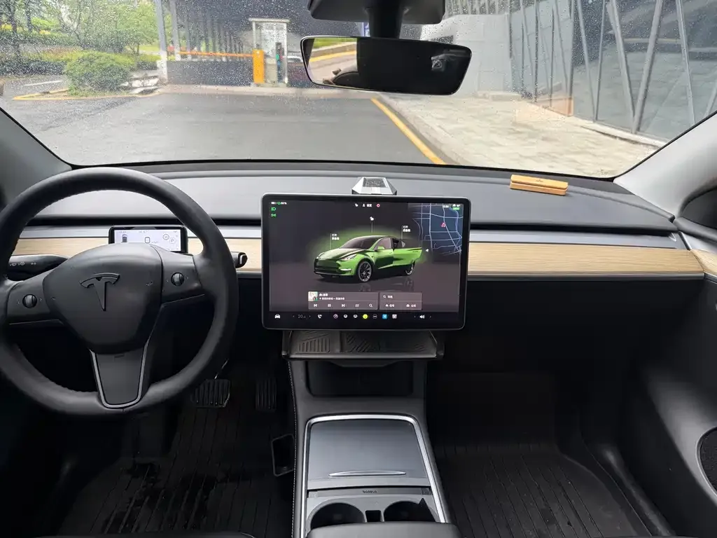 Tesla Model Y — фото 2