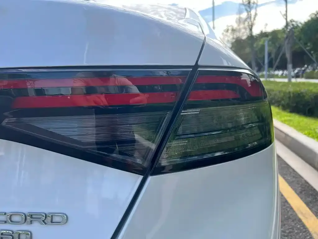 Honda Accord — фото 10