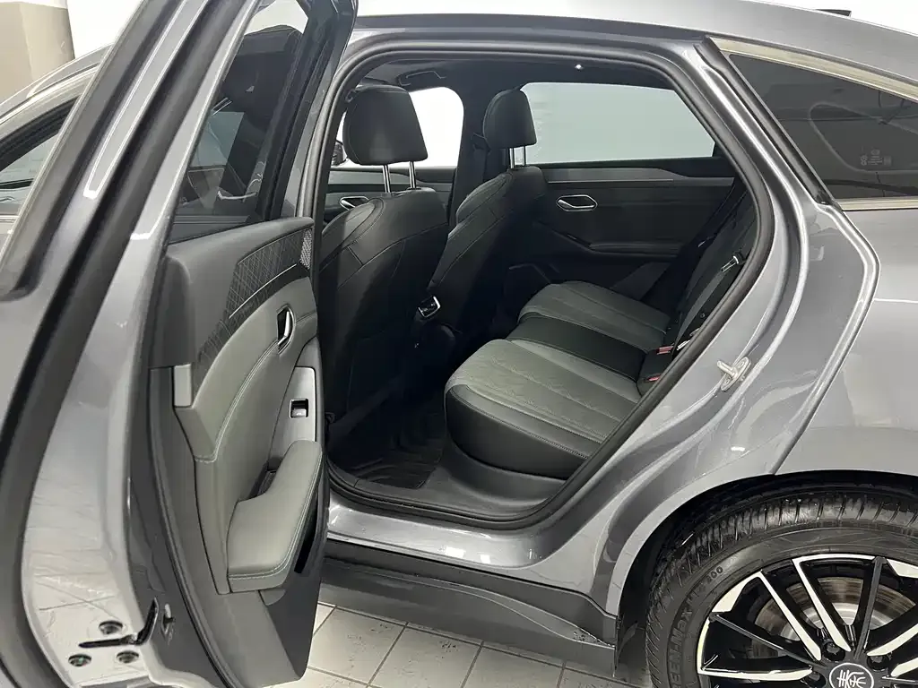 BYD Qin L — фото 10