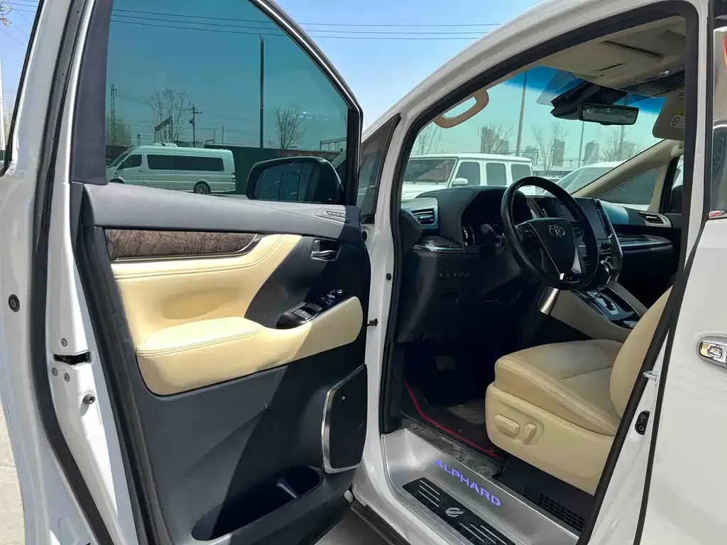 Toyota Alphard 2022 из CN, фото 9