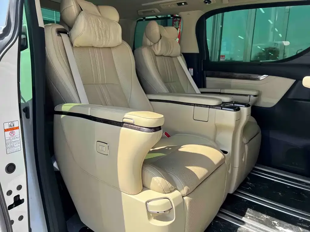 Toyota Alphard 2022 из CN, фото 3