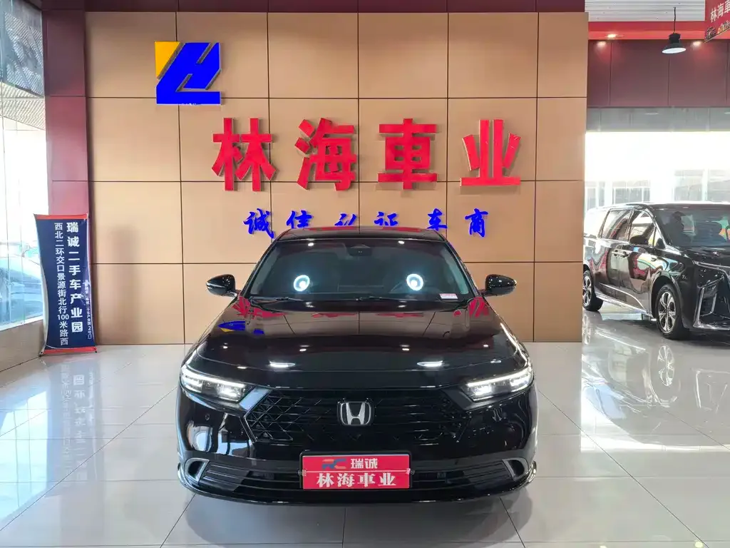 Honda Accord — фото 1