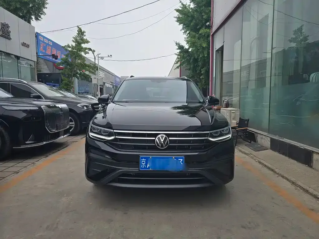 Volkswagen Tiguan L — фото 9
