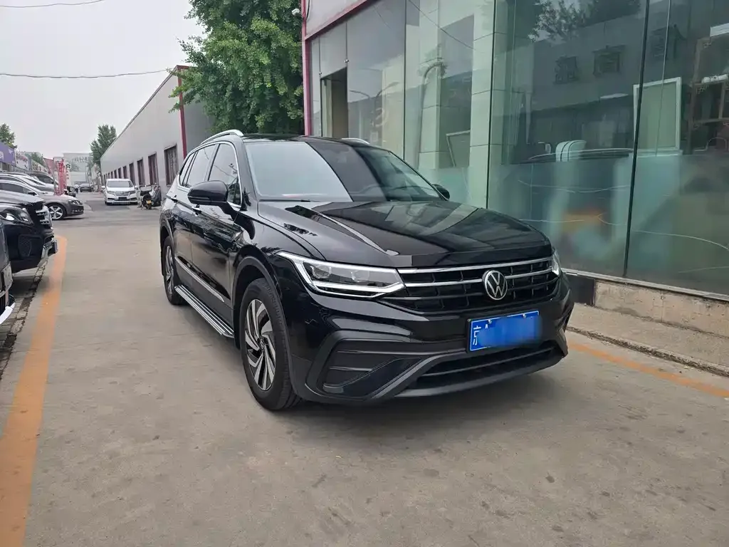 Volkswagen Tiguan L — фото 6